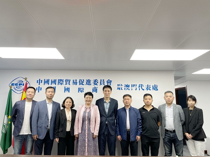 產(chǎn)業(yè)大會湖南貿(mào)促會部長黃濤一行7人拜訪代表處6.jpg